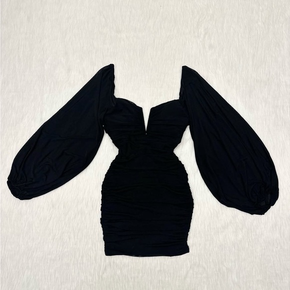 Saints + Secrets Selfie Leslie Black Off-Shoulder Ruched Dress size small - Picture 2 of 8